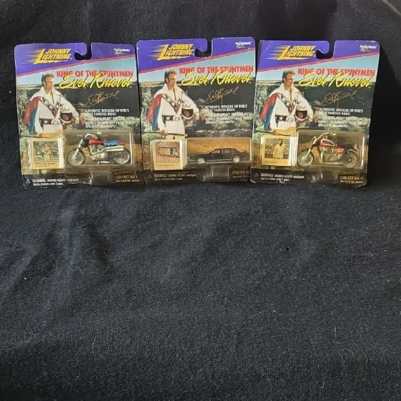 Action Figure Set - Blue, Red, White - Picture 1 of 5